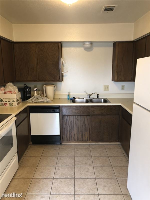 Building Photo - 2 br, 1.5 bath 4plex - 2815 Longmire Dr 28...