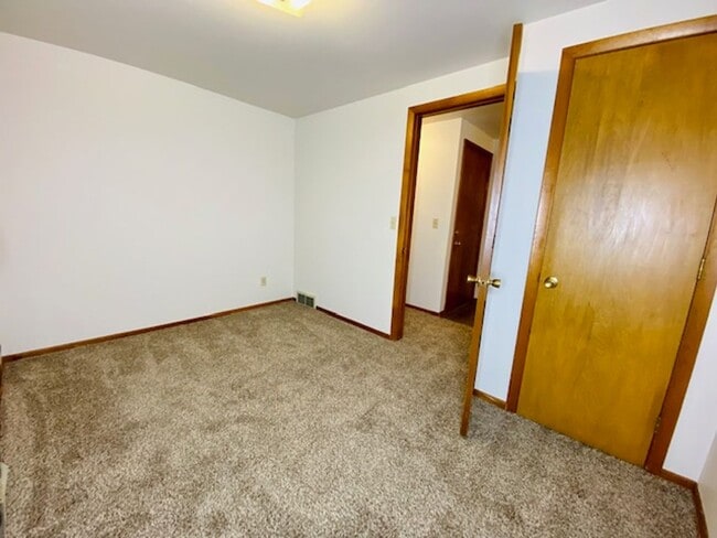 Building Photo - 3037 Humboldt Rd