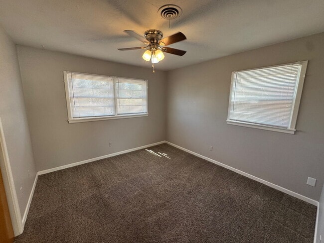 Building Photo - Stunning Like-New Home Located Near LCU!