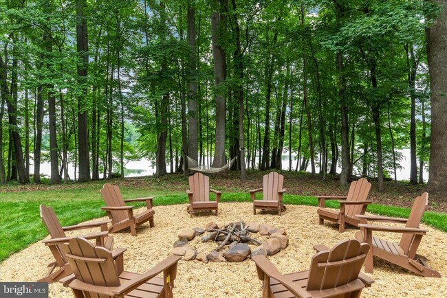 Building Photo - 4386 Lakewood Dr