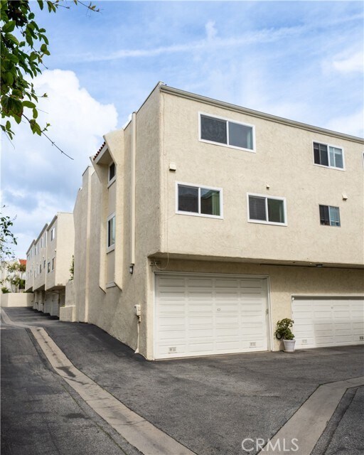 Building Photo - 423 2nd St