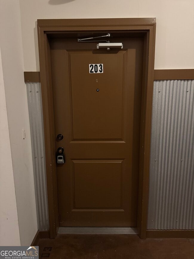 Building Photo - 250 Martha Dr