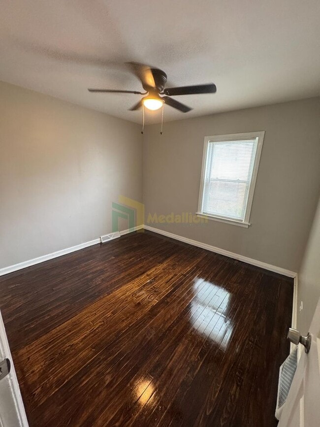 Building Photo - Beautifully Updated 4BR/1BA Home with Fini...