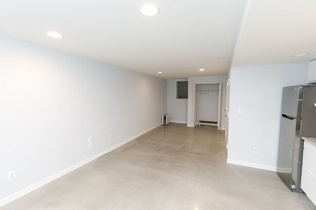 Building Photo - Prime Logan Circle Studio with In-Unit W/D!