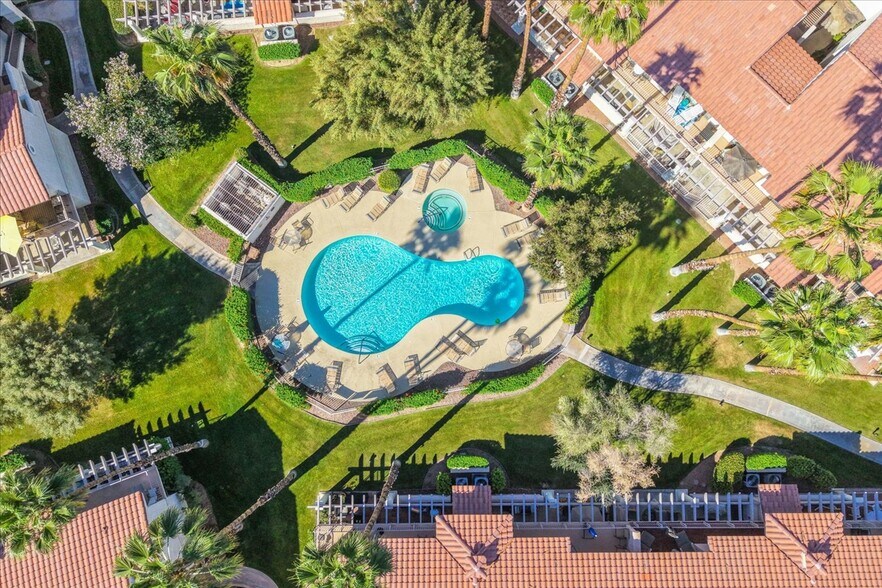 Building Photo - 2701 E Mesquite Ave