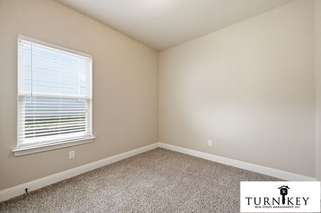 Building Photo - Fabulous 3BR/2BA Duplex | 9' Ceilings | Granite Kitchen | Private Fenced Yard!