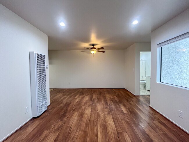 Interior Photo - 1625 257th St