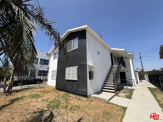 Building Photo - 1531 E 92nd St