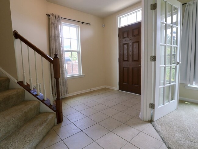 Building Photo - 4BR Corner Townhome in West Broad Village