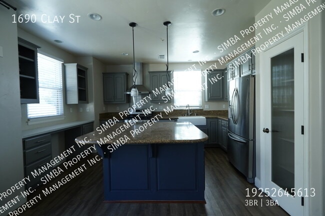 Building Photo - 1690 Clay St