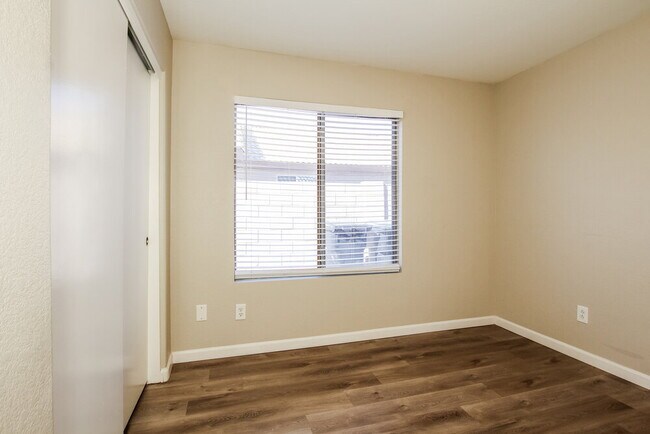 Building Photo - 11409 W Cambridge Ave