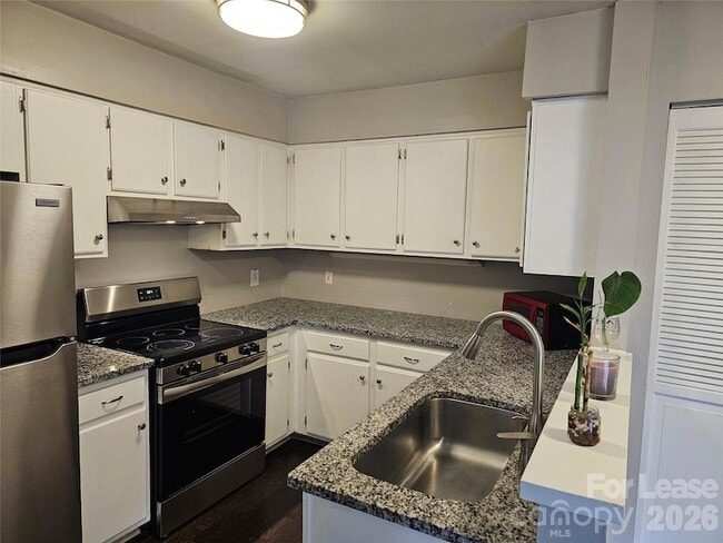 Building Photo - 4811 Spring Lake Dr