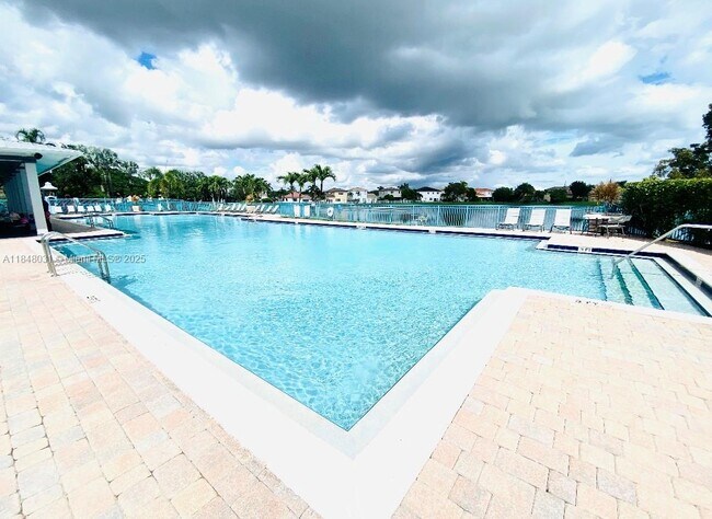 Building Photo - 949 NE 42nd Ave