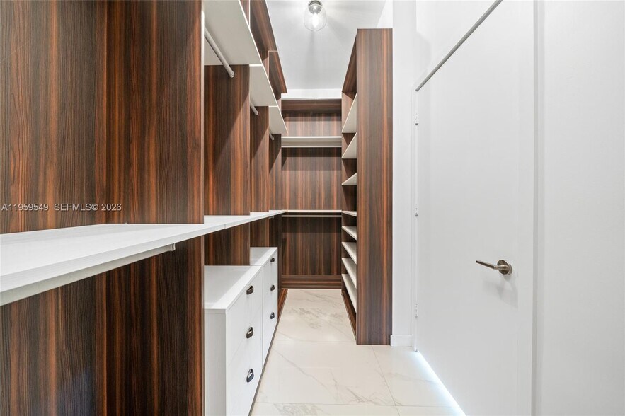 Building Photo - 480 NE 31st St