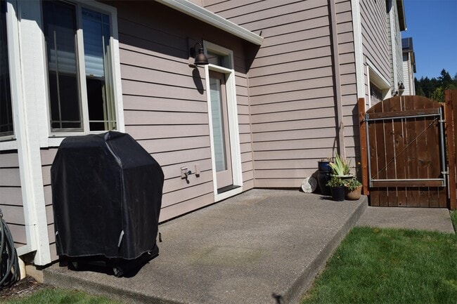 Building Photo - 14632 Catalpa Way