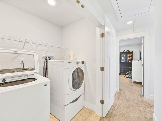 Building Photo - 109 Shallons Dr