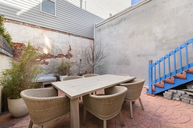 Building Photo - 302 4th St