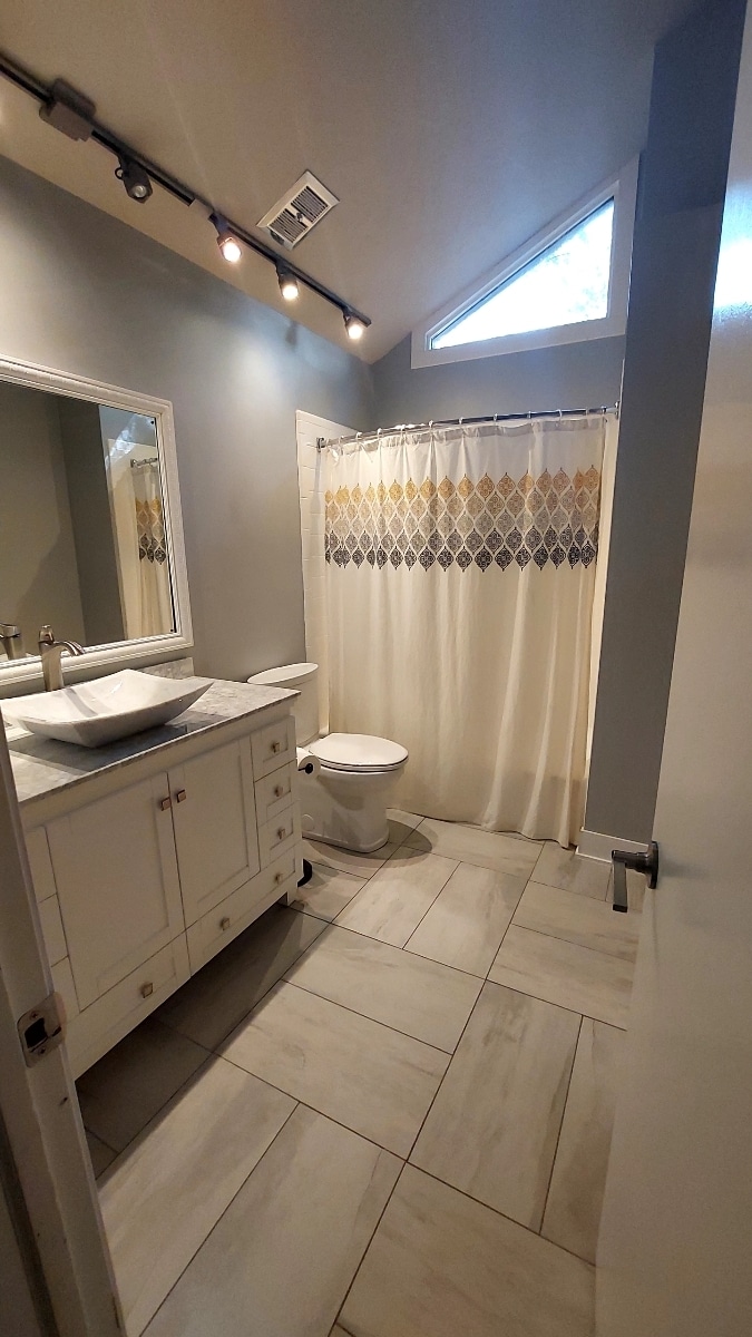 Building Photo - 866 S 156th Ave