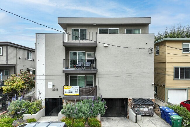 Building Photo - 2015 Haste St.