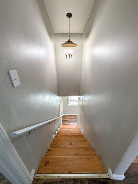 Building Photo - 1232 Grant Pl