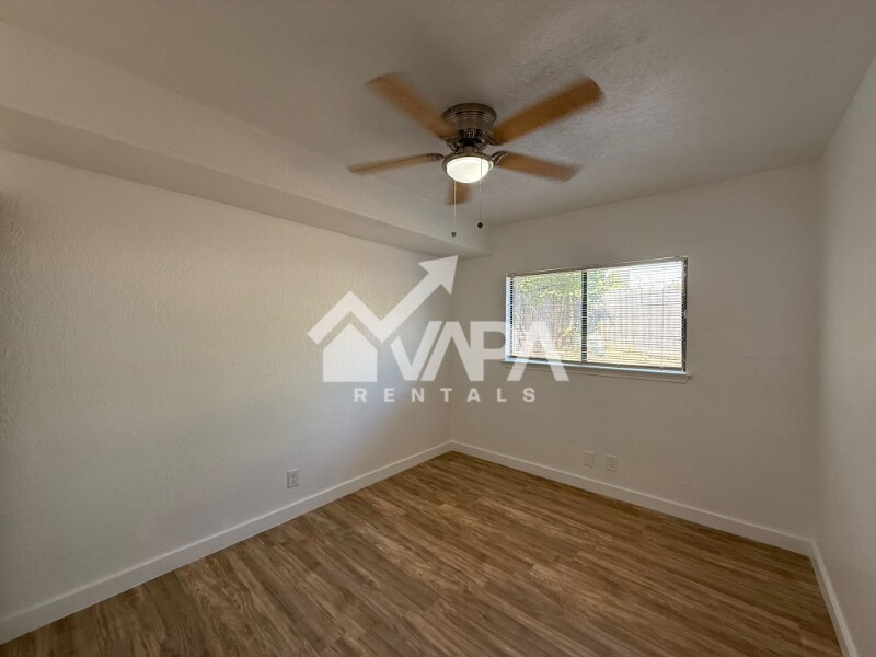 Building Photo - 7718 Gallant Ridge Dr