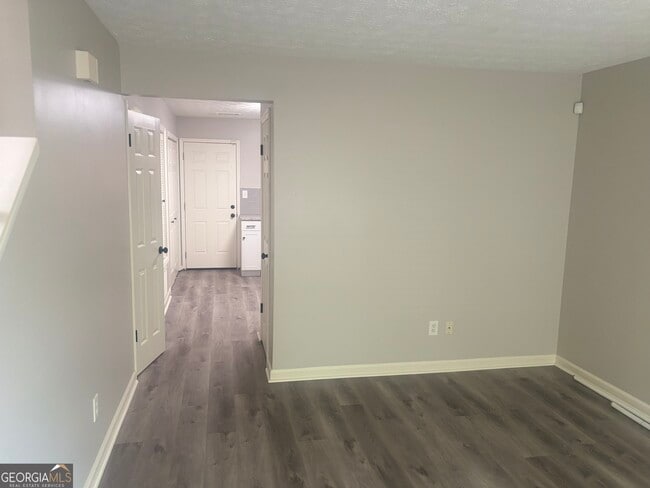 Building Photo - 140 Meadowbrook Ct