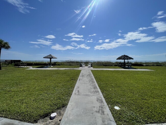 Building Photo - Direct ocean front 1 bedroom 1 bathroom