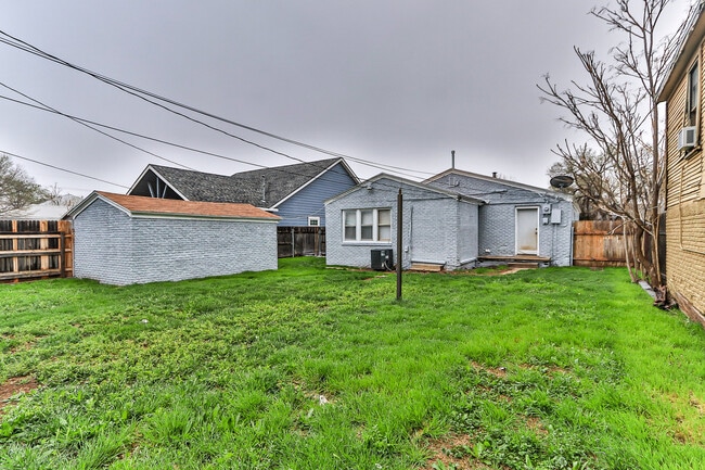 Building Photo - 2310 15th St