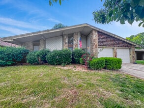 Building Photo - 9005 N Davis Ave