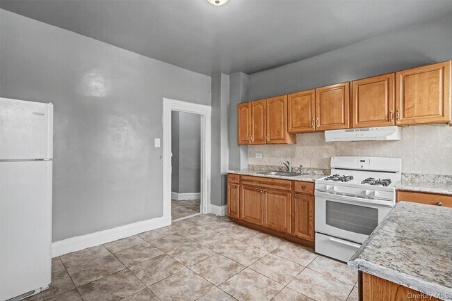 Building Photo - 240 S 5th Ave