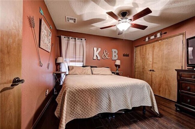 Building Photo - 3 Bed 2.5 Bath 2 Car Garage in Westmoor Ad...