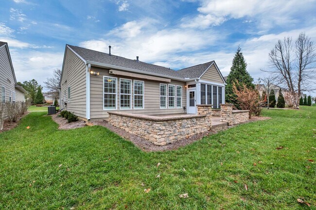 Building Photo - Del Webb Lake Providence Home