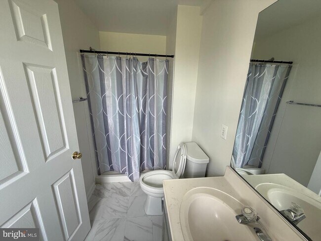 Building Photo - 5714 Goldfinch Ct