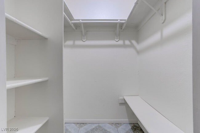 Building Photo - 808 Hedge Way