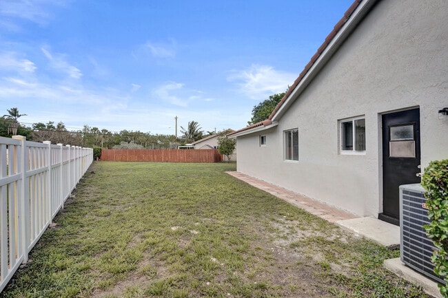 Building Photo - 2881 NW 98th Way