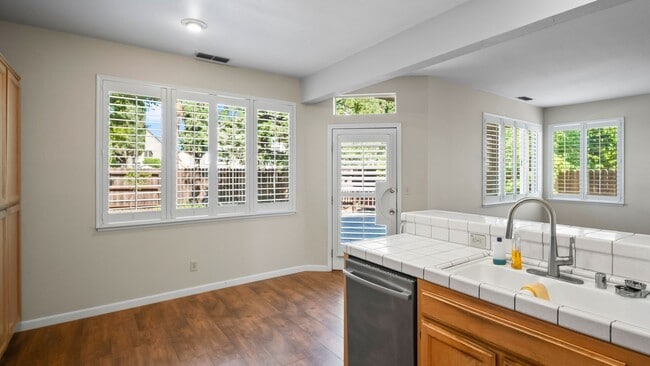 Building Photo - 4 BR/3BA Home in Laurel Creek with Park-Like Backyard!