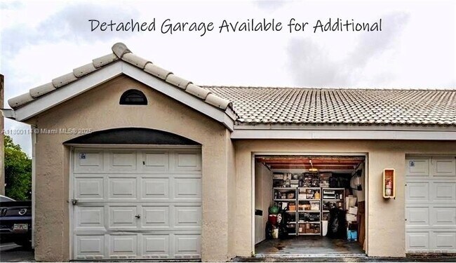 Building Photo - 2820 N Oakland Forest Dr