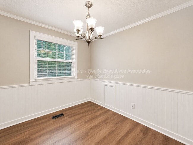 Building Photo - 2540 Larkwood Ln