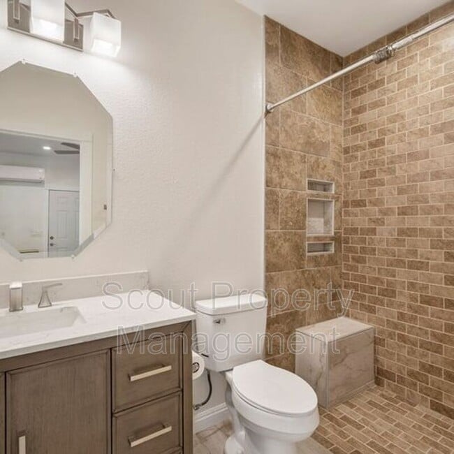 Building Photo - 4643 Cove St