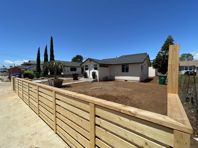 Building Photo - 1656 Evergreen Ave