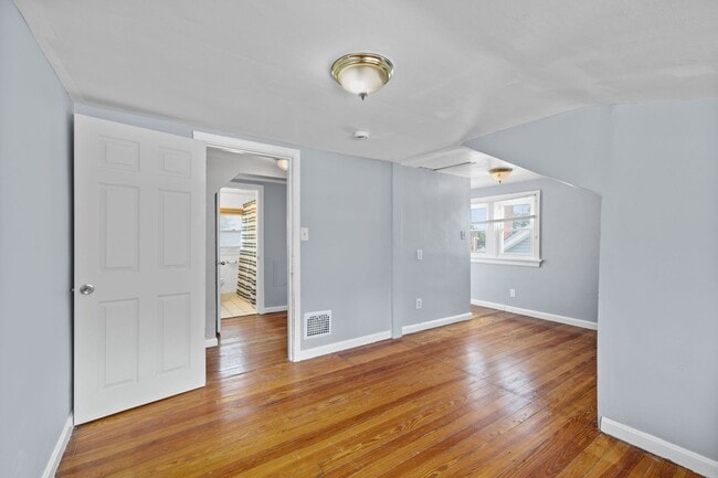 Building Photo - BRIDGETOWN - Charming 3 Bed 2 Bath w 1 Car...