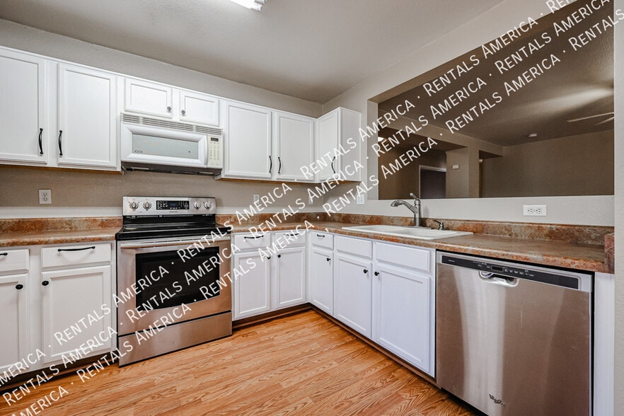 Building Photo - 9404 W Terri Lee Dr