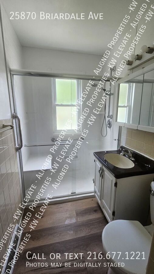 Building Photo - 25870 Briardale Ave