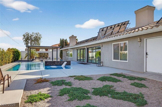 Building Photo - 363 E Robindale Rd