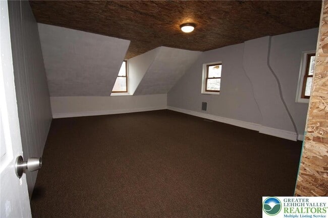 Building Photo - 513 Cattell St