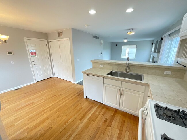 Building Photo - 3 Bedroom Home Available Near N Gate Blvd ...