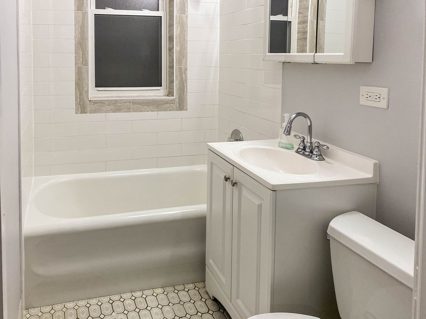 Building Photo - 3715 N Sheffield Ave