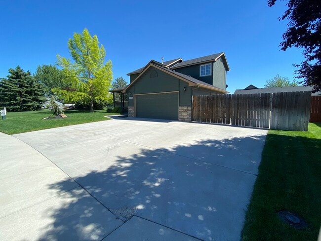 Building Photo - RV Parking with Nampa Home! $500 OFF FIRST MONTHS RENT!