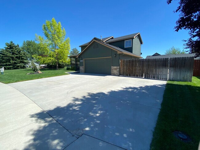 Building Photo - RV/Boat Parking with Nampa Home!