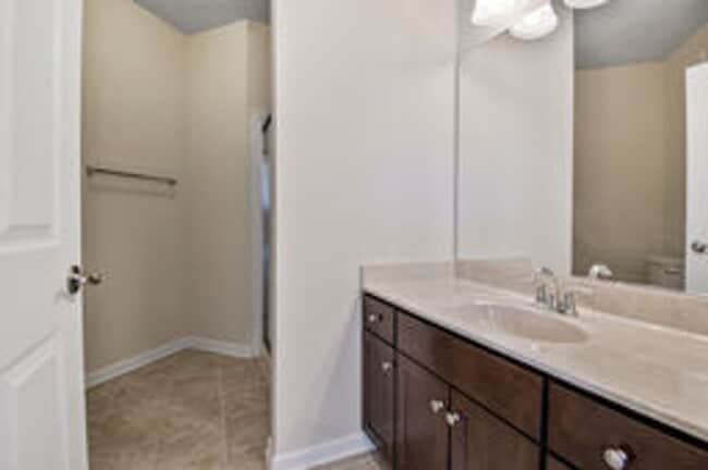 Building Photo - Spacious and Modern 2BR/2BA Condo in Norbe...